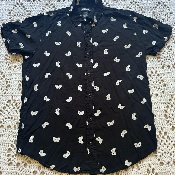 Hot Topic Video Game Controller Woven Button-Up Shirt Black White Size medium - Picture 2 of 7